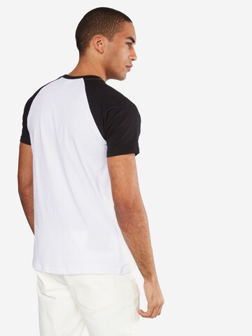 T-Shirt Urban Classics en blanc : derrière