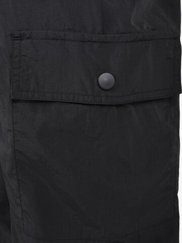 Urban Classics Tapered Cargobukser i sort