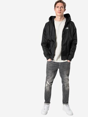 Nike Sportswear Regular Fit Jacke in Schwarz