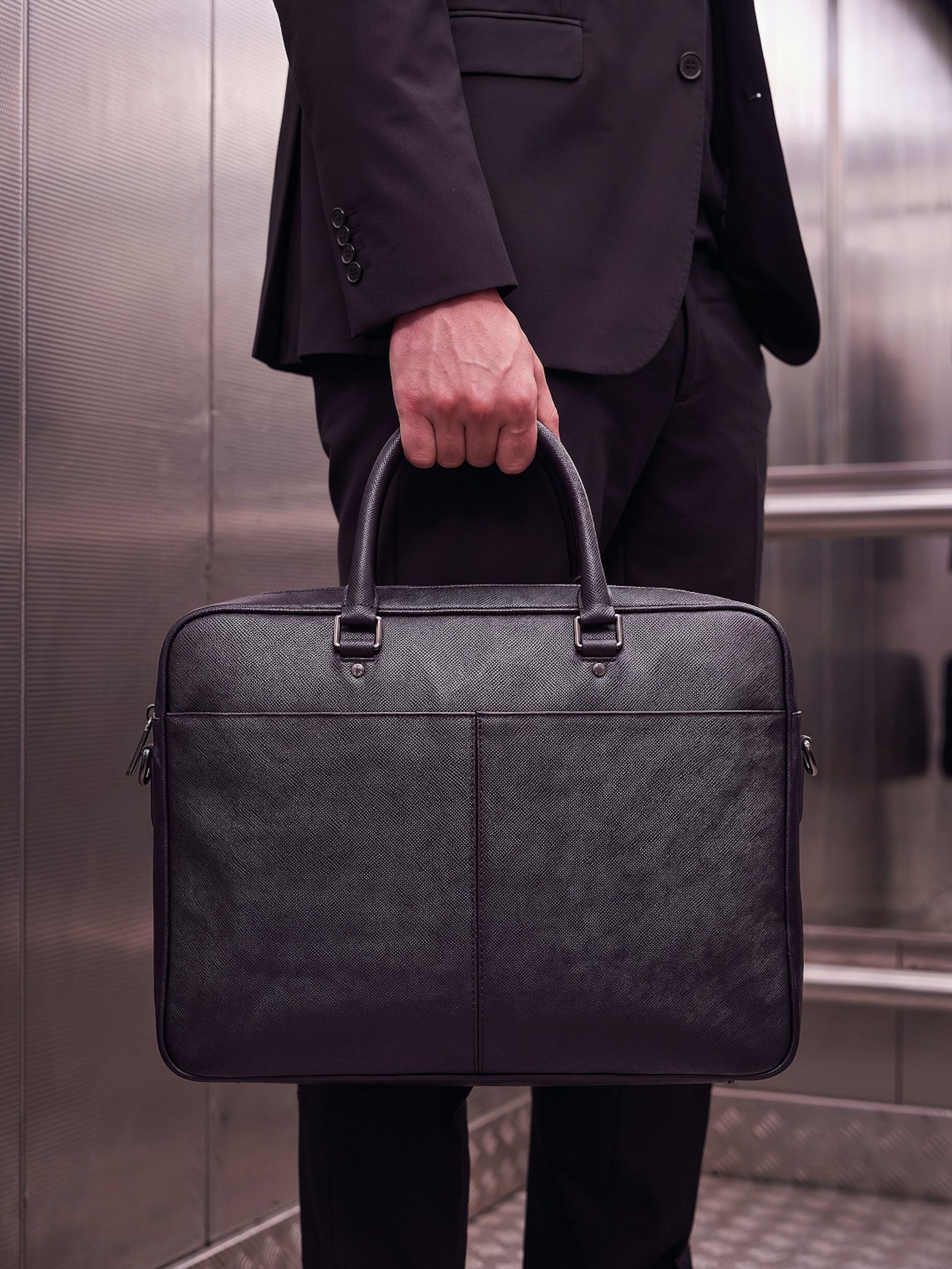 Prêt pour la journée de travail et bien plus encore Des sacs « du bureau au dîner »