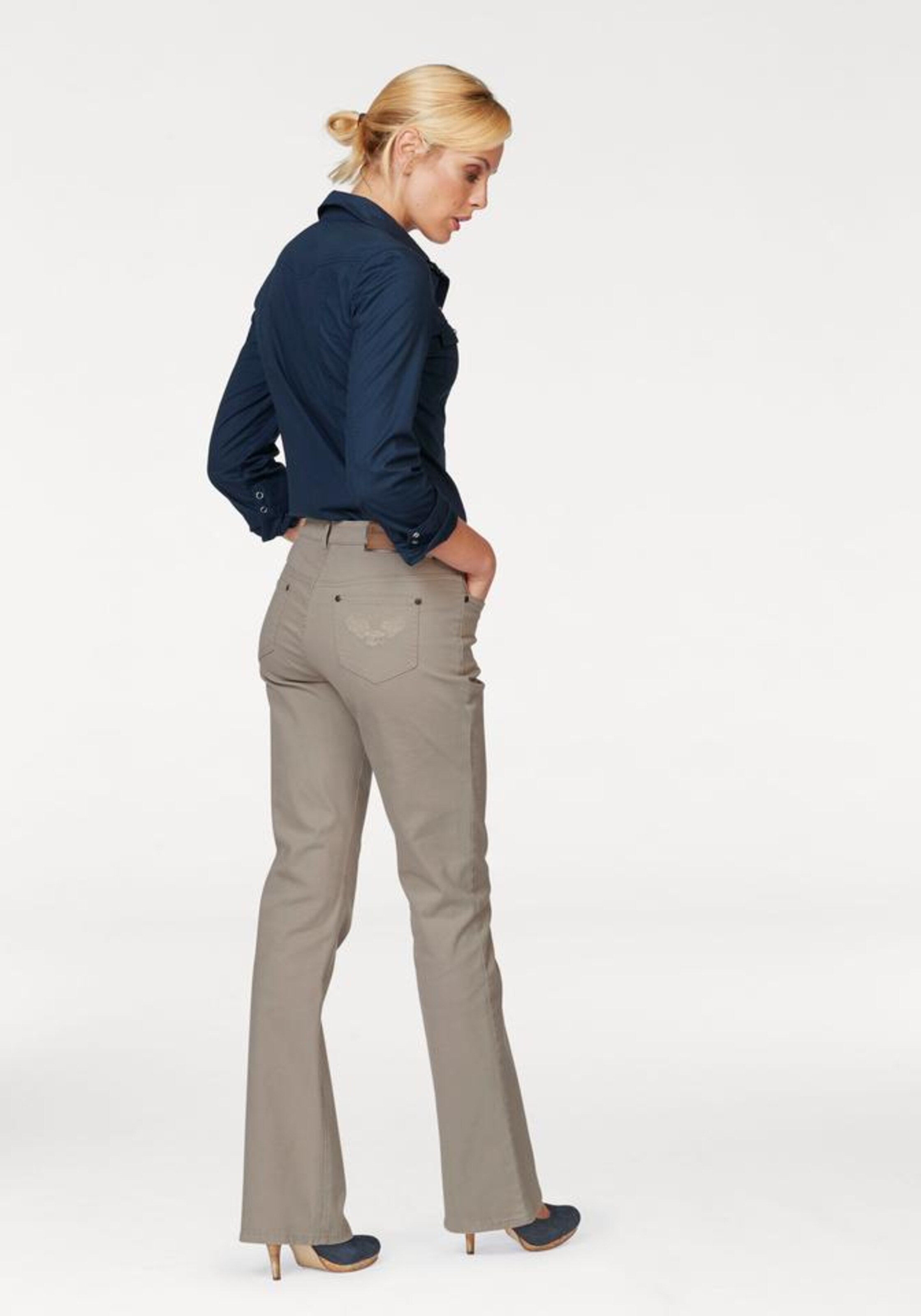 Frauen Jeans ARIZONA Bootcut-Jeans 'Comfort-Fit' in Braun - NC10745