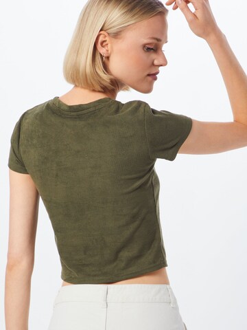 T-shirt Urban Classics en vert : derrière