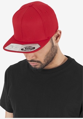Flexfit Pet '110 Fitted' in Rood: voorkant