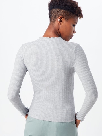 T-shirt 'EMMA' ONLY en gris : derrière