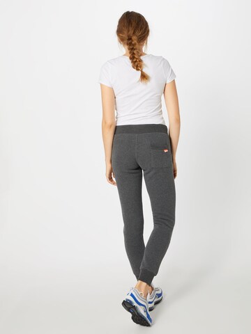 Effilé Pantalon Superdry en gris : derrière