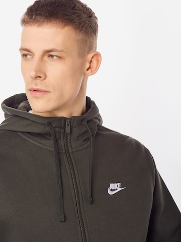Nike Sportswear - Ajuste regular Sudadera con cremallera 'Club Fleece' en verde