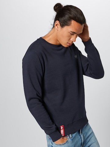 ALPHA INDUSTRIES Sweatshirt i blå