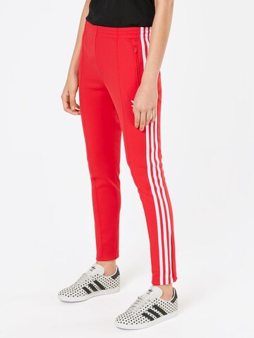 ADIDAS ORIGINALS Slimfit Kalhoty – červená: přední strana