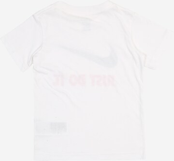 Tricou de la Nike Sportswear pe alb