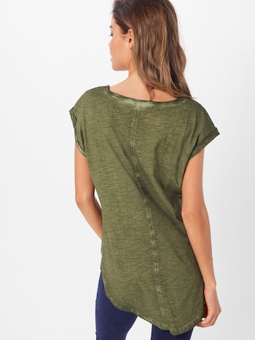 T-shirt Urban Classics en vert : derrière