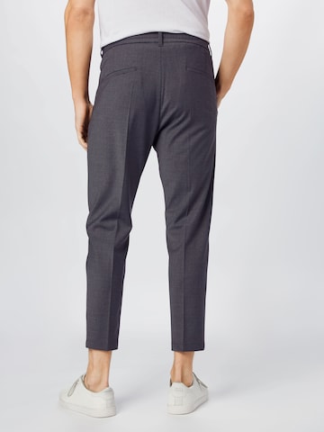 DRYKORN - regular Pantalón plisado en gris