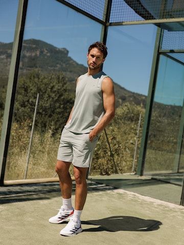Sporty Grey Look