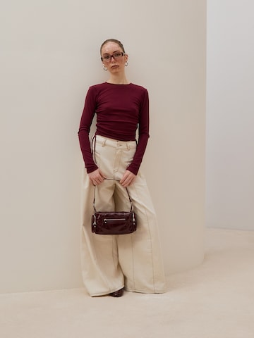 Cream Jeans With Red Shirt Look