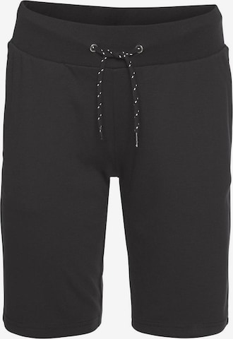 EASTWIND Regular Workout Pants in Black: front