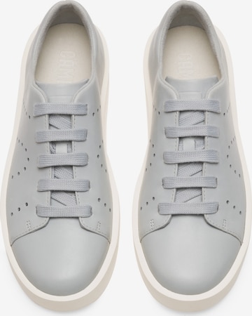 Sneaker bassa 'Courb' di CAMPER in grigio