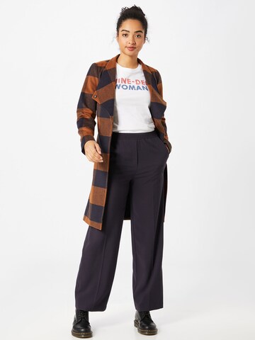 Tricou 'Wine Woman' de la EINSTEIN & NEWTON pe alb