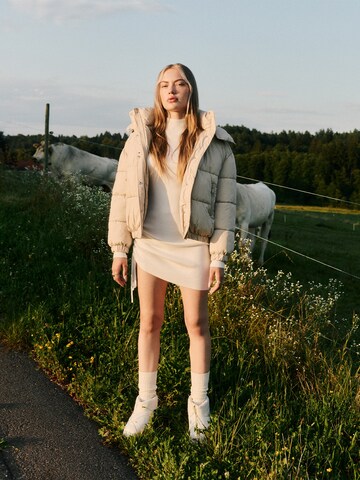Comfy Monochrome Puffer Look