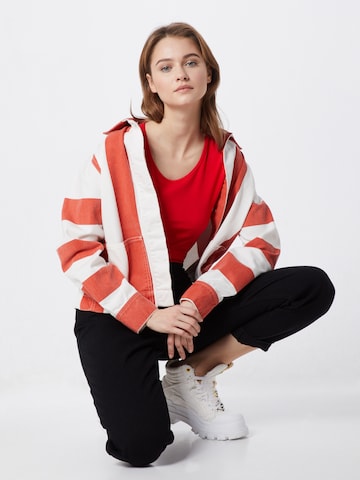 ONLY Футболка 'ONLLIVE LOVE' в Красный