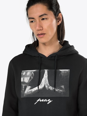 Mister Tee Sweatshirt 'Pray' in Schwarz