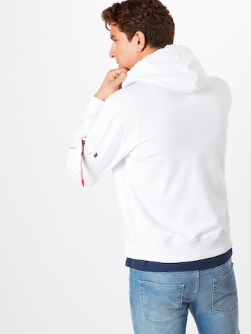 ALPHA INDUSTRIESSweater majica 'X-Fit' - bijela boja