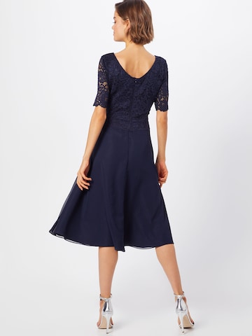 Rochie de cocktail de la Vera Mont pe albastru