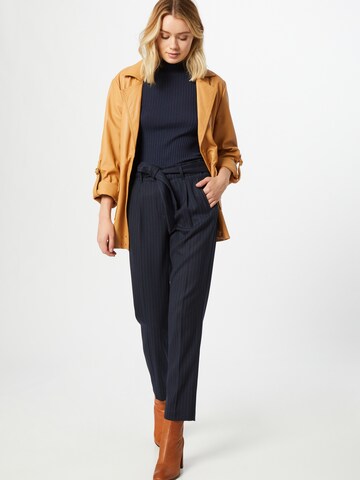 Regular Pantalon à pince 'Milla' BRAX en bleu