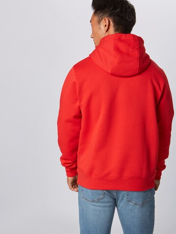 Nike Sportswear Regular Fit Sweatshirt 'Club Fleece' in Rot: zadná strana