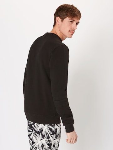 Urban Classics Sweatshirt in Schwarz: zadná strana