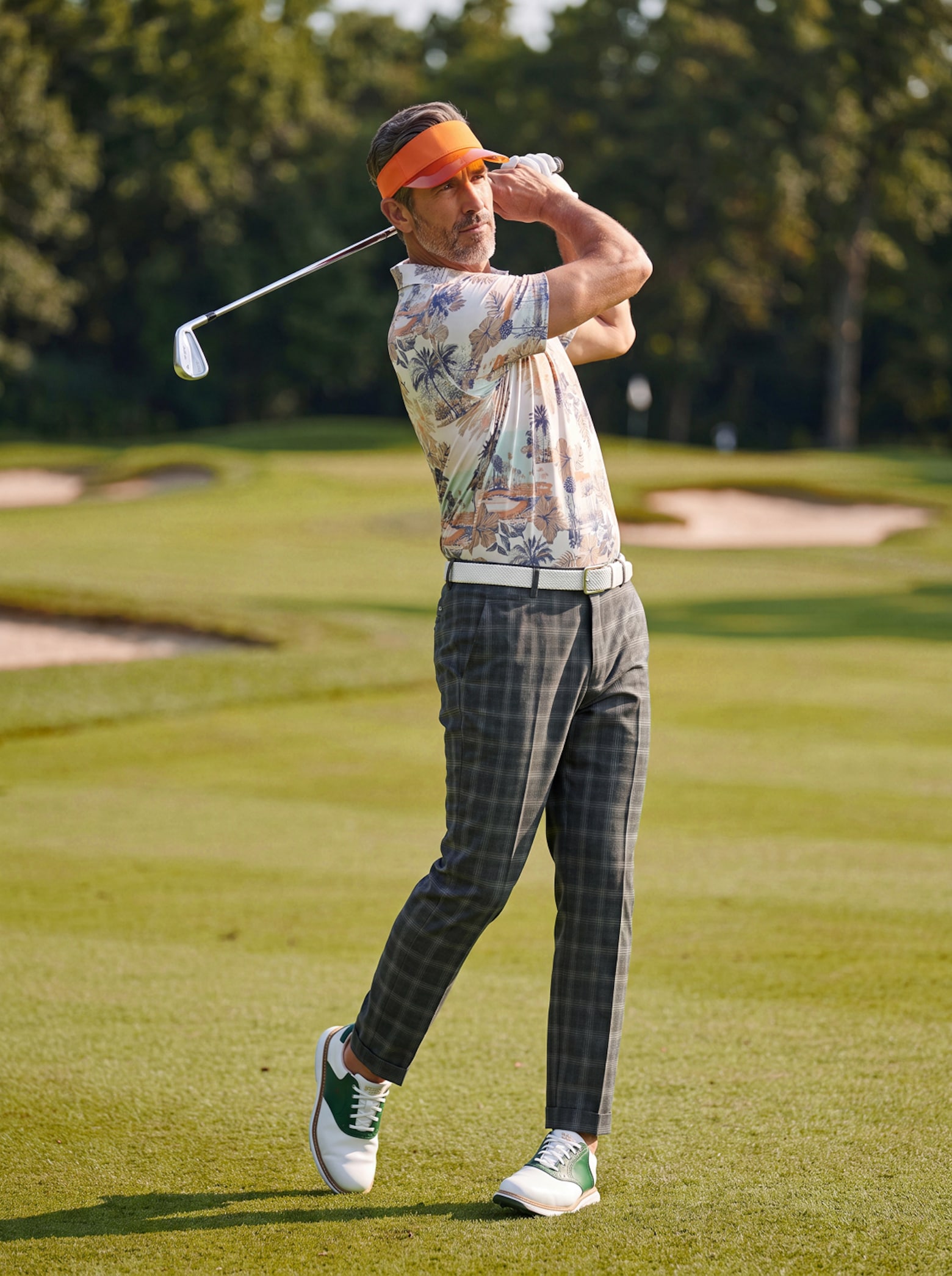 Destaca en el campo de golf con un estilo retro Arriesga con estampados llamativos