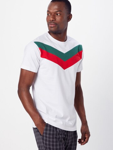 Coupe regular T-Shirt 'Arrow' Urban Classics en blanc : devant