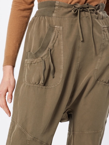 Tapered Pantaloni 'Nanna' de la Cream pe verde