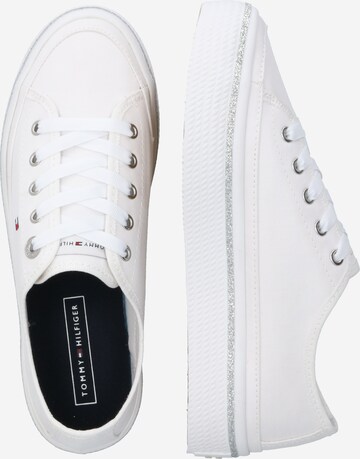 Baskets basses TOMMY HILFIGER en blanc