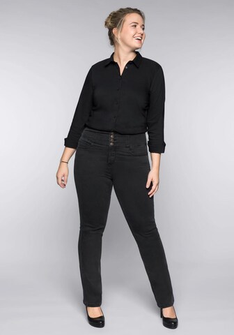 SHEEGO Slimfit Jeans in Schwarz