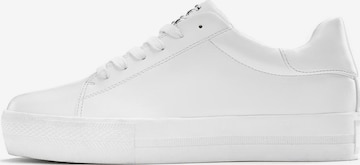 LASCANA Låg sneaker i vit: framsida