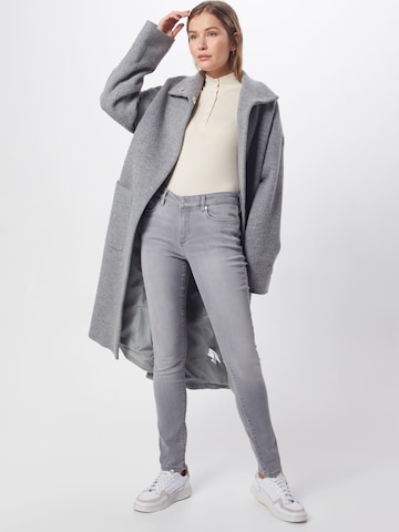 Skinny Jeans 'Izabeli' di s.Oliver in grigio