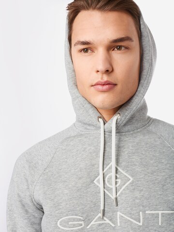 GANT Regular Fit Sweatshirt i grå