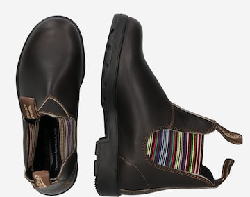 Chelsea Boots Blundstone en marron : sur le côté