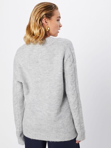 Pull-over 'Milena' ABOUT YOU en gris : derrière