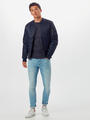 ALPHA INDUSTRIES - Regular Fit Camisa 'Basic T Small Logo' em azul