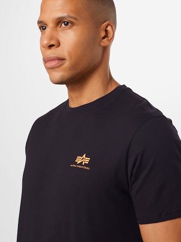 Coupe regular T-Shirt ALPHA INDUSTRIES en noir