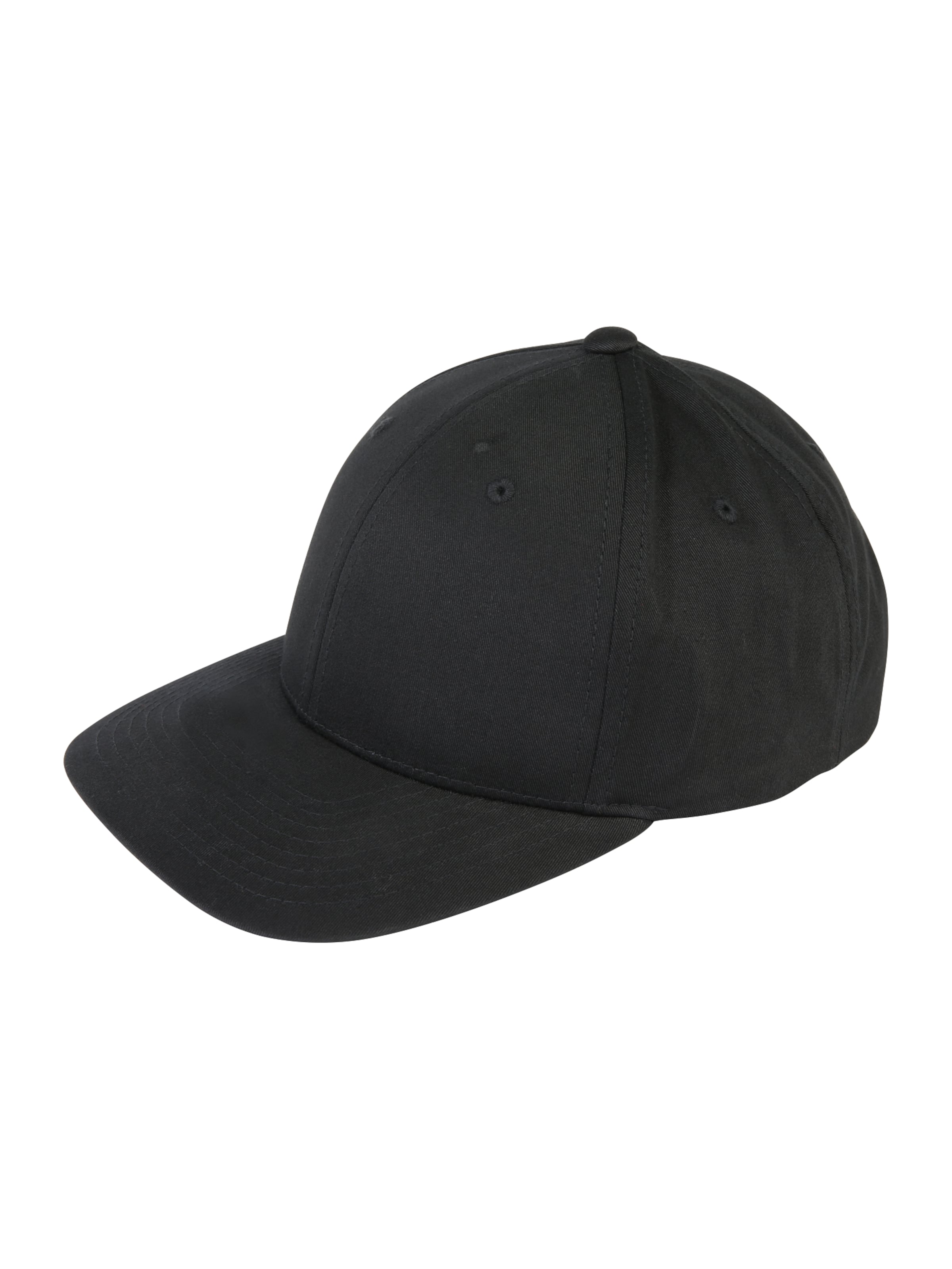 Flexfit Cap in Black: front