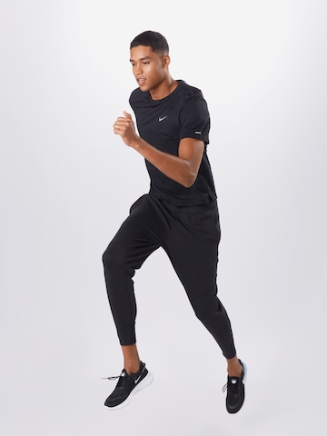 NIKE Funktionsshirt 'Miler' in Schwarz