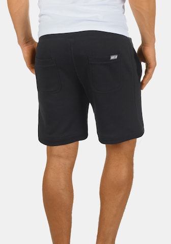 !Solid Regular Sweatshorts in Schwarz