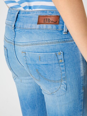 Coupe slim Jean 'Molly' LTB en bleu