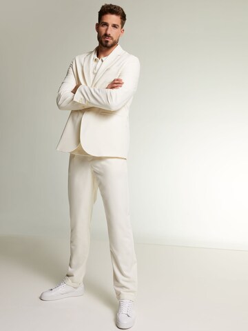 Casual All White Suit Look