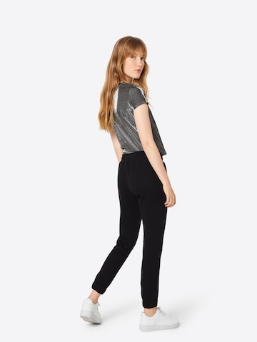 Effilé Pantalon Urban Classics en noir : derrière