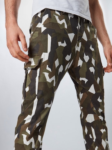 Urban Classics Tapered Cargo Pants in Mixed colors