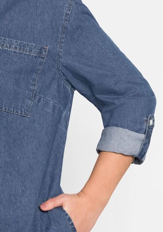 SHEEGO Jeansbluse in Blau