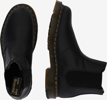 Ghete chelsea de la Dr. Martens pe negru: lateral