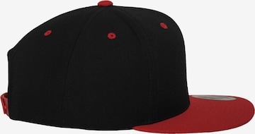 Șapcă de la Flexfit pe negru